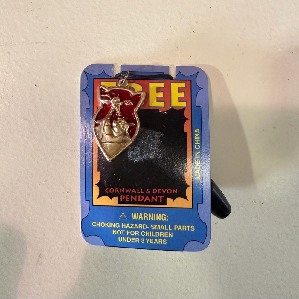 Vintage PEZ Cornwall & Devon Pendant Necklace – Arrowhead Charm (New on Card)